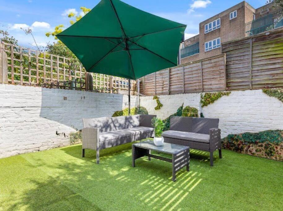 Mews House West Ken Londra